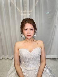 -现代经典婚纱摄影