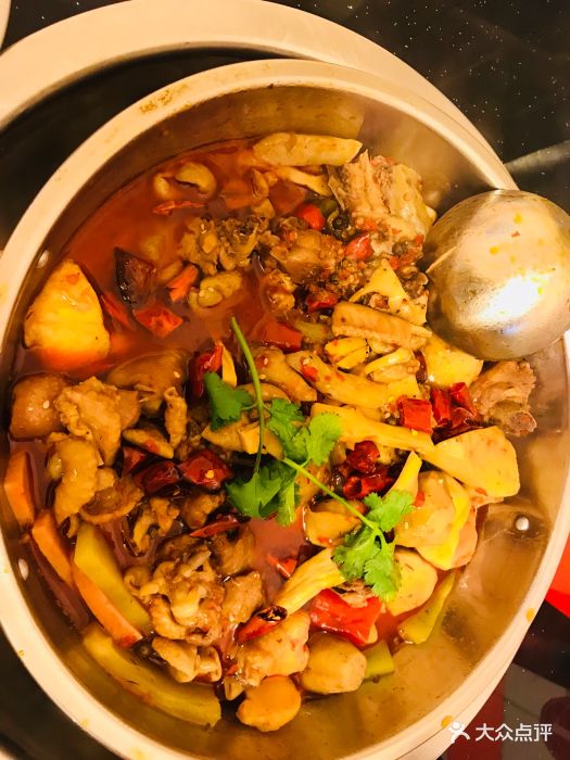 肥肠芋儿鸡图片