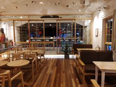 大堂-猫的天空之城概念书店(束河店)
