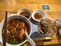 -呷佬·长沙手工米粉(金沙江路店)