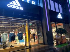 -阿迪达斯(百联徐汇商业广场运动旗舰店)