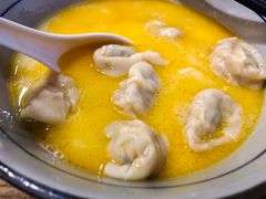 金汤黄鱼馄饨-蟹黄鱼·楼上面馆(外滩中央旗舰店)