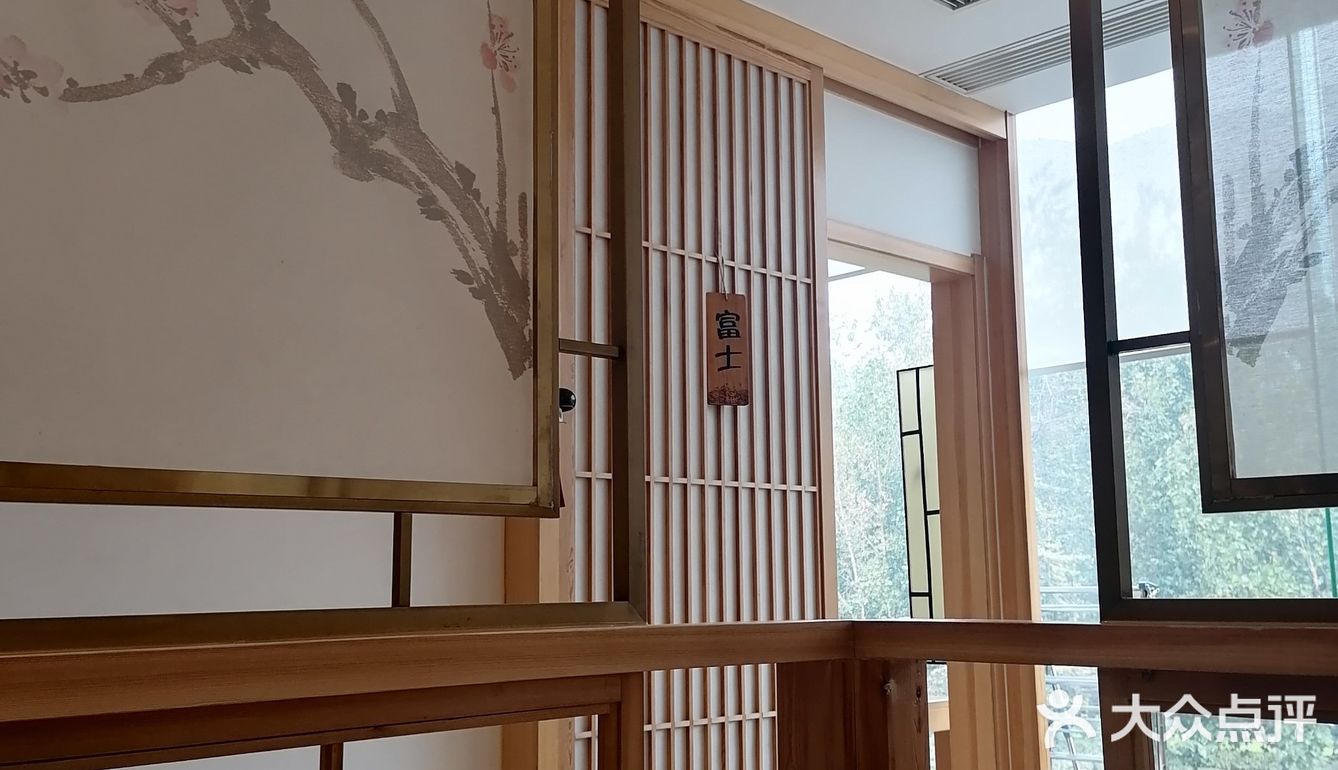 上周五和同学一起亦庄办事，搜了下附近的日料感觉不错