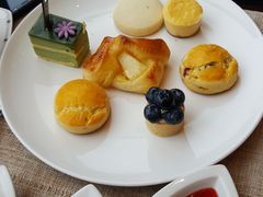 -百灵希尔顿逸林酒店大堂吧