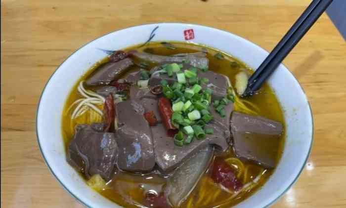 白市鸭血面(总店)-"三峡广场的这家鸭血面,就在罗森旁边,很小.