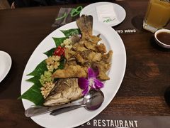 -Chom Cafe and Restaurant