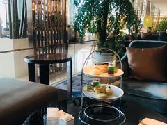 -百灵希尔顿逸林酒店大堂吧