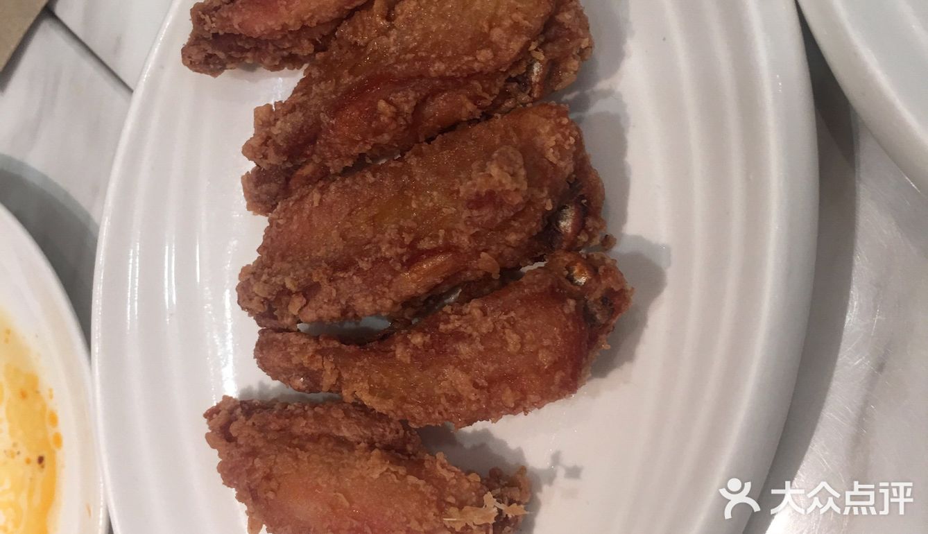 面的味道很鲜，我就点了普通的鸡汤面，汤很浓