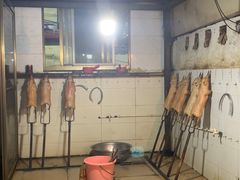 -黄记四更烤乳猪店