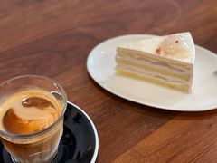 玫瑰荔枝奶油蛋糕-black rainbow coffee
