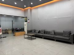 -蓝海豚游泳俱乐部(南京西路店)