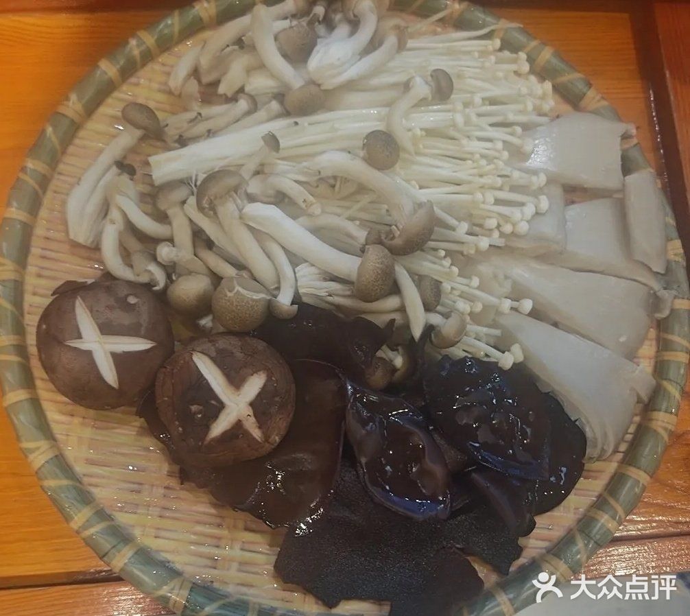 今天火锅吃撑了，超满足
