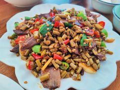 酸豆角炒猪舌-牛八宝桂林米粉(八里庄店)