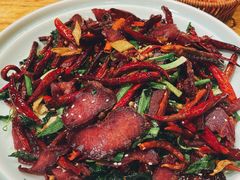 江城小黄牛干巴-老滇山寨•云南特色菜•地方菜•民族风情歌舞表演(金碧店)