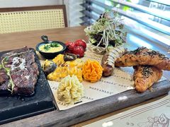 -Mark&Mars Restaurant