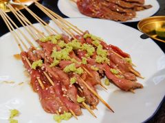 -何妹湿辣牛肉·粤式烧烤砂煲(桂雅路店)
