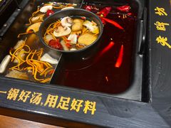 -老牌坊云南鱼豆花火锅(爱建店)