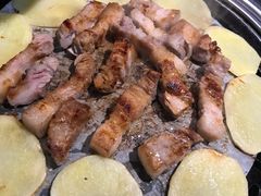 厚切五花肉-·缸桶屋·韩式牛肋条自助烤肉(西湖D11店)