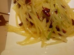 酸辣土豆丝-阿里巴巴海鲜烧烤家常菜(黄岛店)