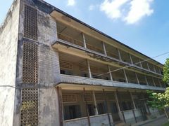 -吐斯廉屠杀博物馆