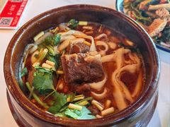 瓦罐面-亚伟瓦罐面美食城(淇县总店)