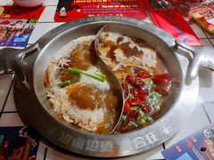 卤味牛杂鸳鸯锅-喜悦小串丹东小黄牛海鲜烧烤大排档(民主广场店)