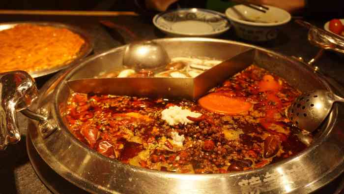 辣叁成烧菜火锅(解放碑店)-"终于打卡了沙溢的火锅店……昨天早上10点