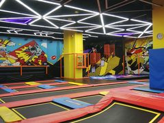 -爱蹦iBOON蹦床运动馆(江汉店)