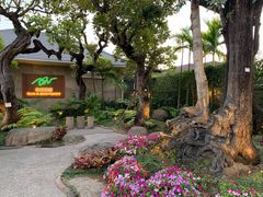-Chom Cafe and Restaurant