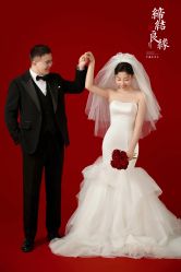 -雪中彩影婚纱摄影·微光艺术中心