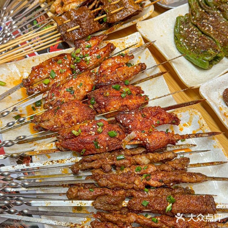 来猜店:烧烤、开了十几年、招牌烤鸡翅!