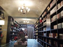 -钟书阁(松江泰晤士小镇店)