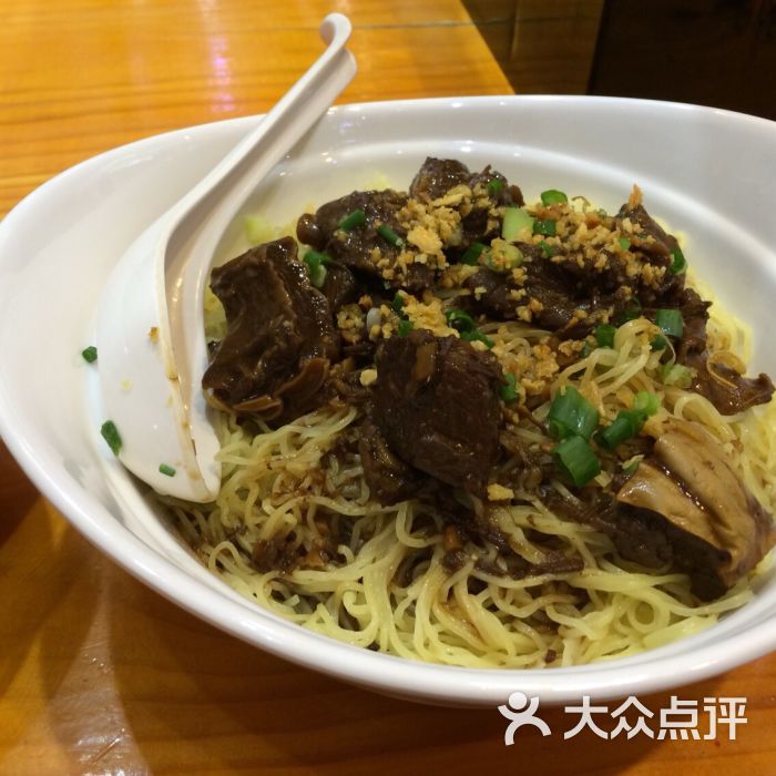 正宗潮州鱼旦粉牛腩捞面图片 - 第1张