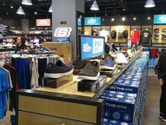 -SKECHERS 斯凯奇(上海国际时尚中心店)