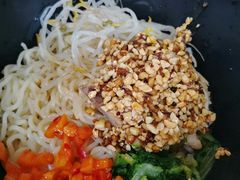 -两勺子一碗口水鸡拌面
