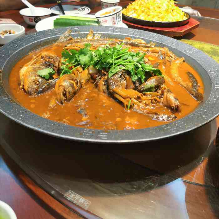 老瓦房餐饮管理有限公司-"旅游途经,选择了这家餐馆,门面很大,进入.