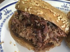 烧饼夹牛羊肉-老爆肚满五香烧牛羊肉