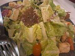 经典凯撒沙拉配香脆火腿-WOLFGANG PUCK KITCHEN & BAR(迪士尼小镇店)