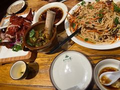 -老滇山寨•云南特色菜•地方菜•民族风情歌舞表演(金碧店)