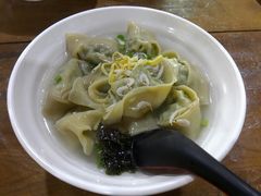 鲜肉香菇香菜大馄饨-广慈小吃铺沪味佳饭堂