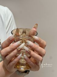 -花岐款式专研健康美甲沙龙
