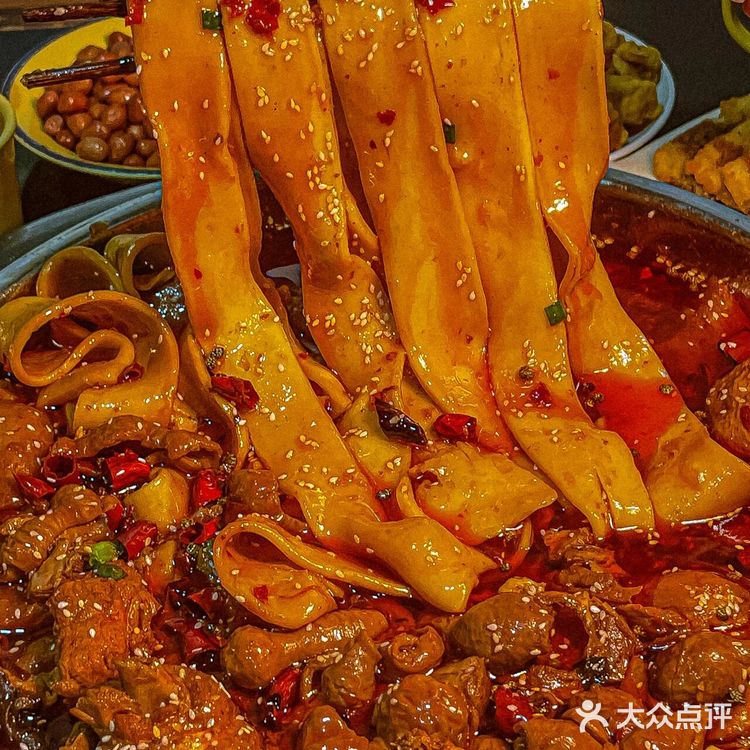 重庆最好吃肥肠鸡,火爆重庆老街!!