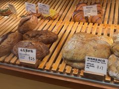 -天井·丑面包搭咖啡