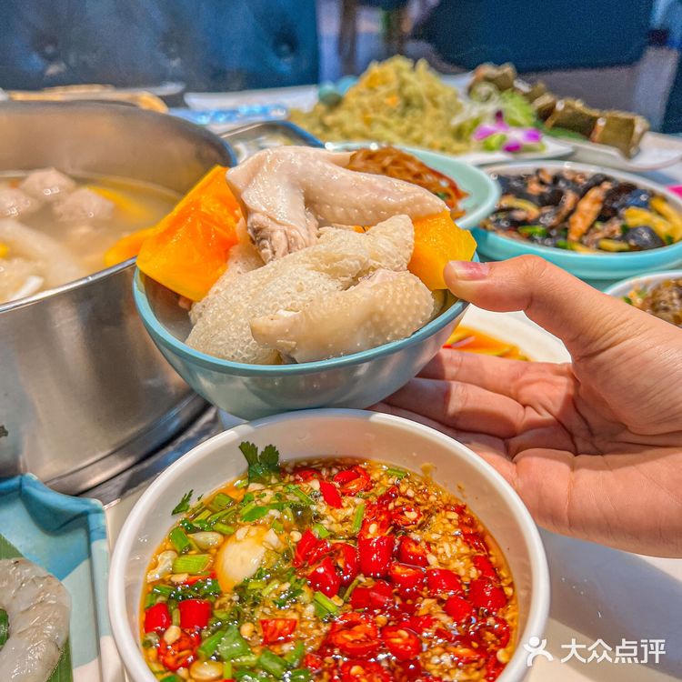 我愿意为了萌哒哒椰子鸡一直呆在三亚