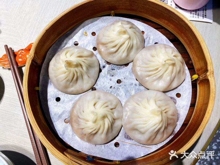 穿蒸引鲜·嗲记(正大广场店)蟹粉小笼包图片