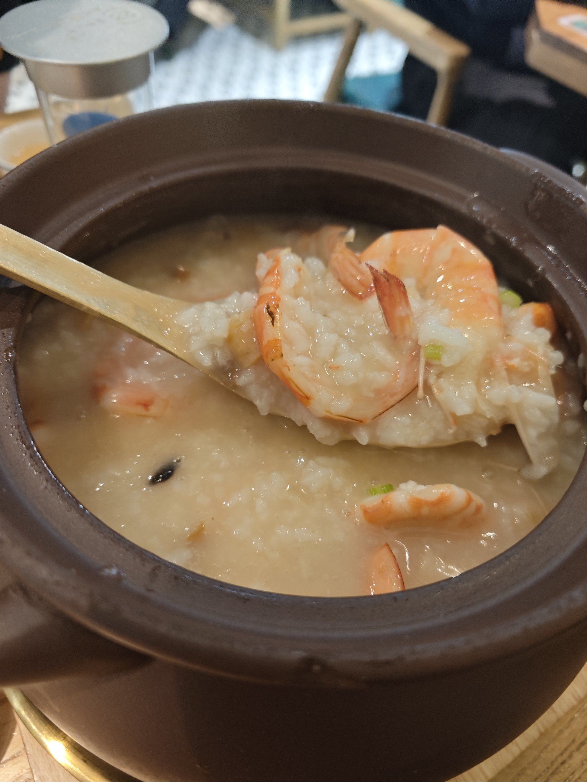 膏蟹鲜虾粥的口感非常鲜美,膏蟹的膏质特别