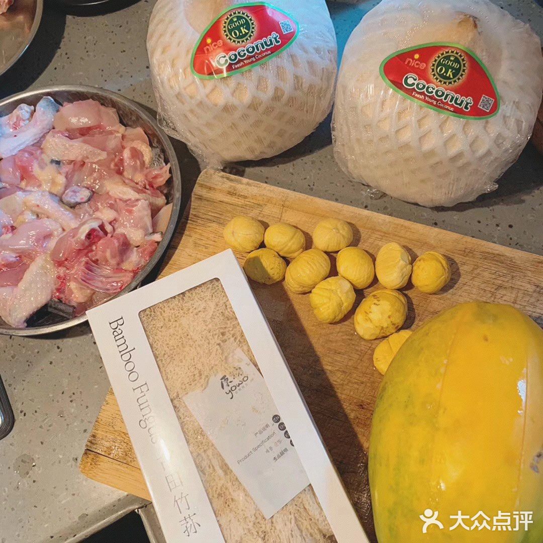 这样做海南椰子鸡更好吃，鲜甜得不要不要的 材料：