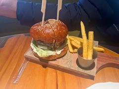 -三勾JJJ Burger&Coffee(梅溪湖店)