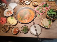 -野山舂·贵州现舂酸汤火锅(鸿通城店)