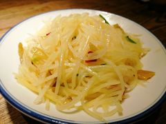 酸辣土豆丝-弄堂里